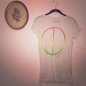 Aéropostale White Peace Sign Tee